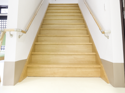 【階段】充分な広さをもっています